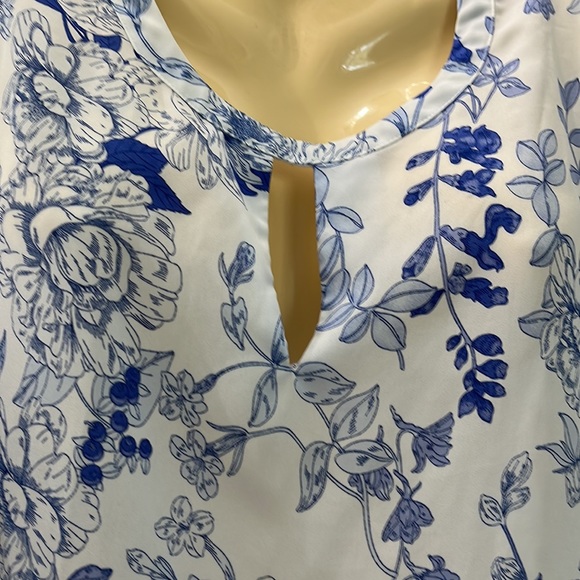 Blouse - Picture 2 of 6